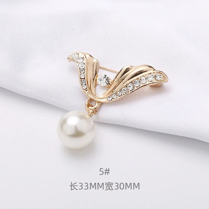 Pearl Brooch Fixed Strap Charm Safety Pin For Women Sweater Dress Clothe Small Brooch Cardigan Clip Chain Lapel Neckline Jewelry